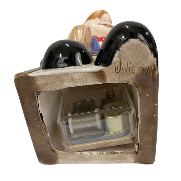 Walt Disney Pinocchio Ceramic Musical Figurine - Picture 6 of 8